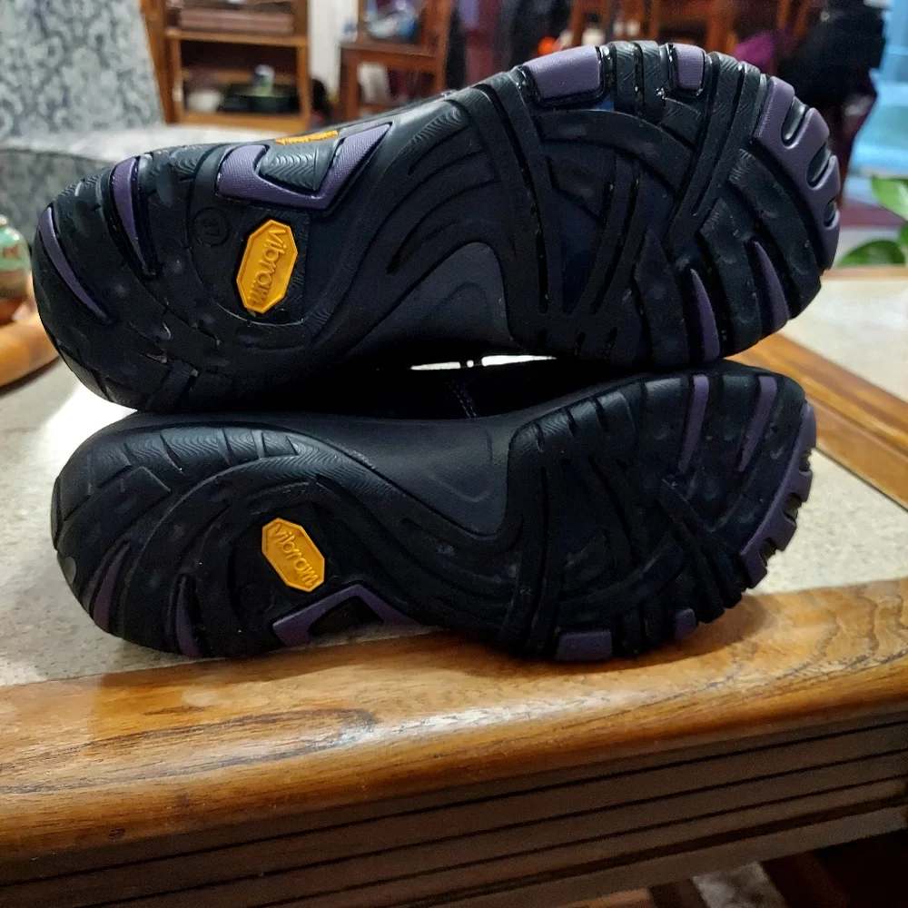 Dansko Woman's Paisley Black & Purple Size 37
